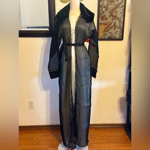 Abaya Kaftan 2 piece. Silk inner piece with matching scarf - Picture 2 of 5